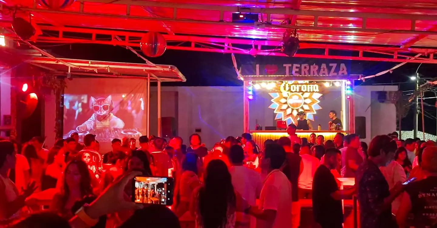 DJ en vivo en Terrazas Casablanca, Máncora