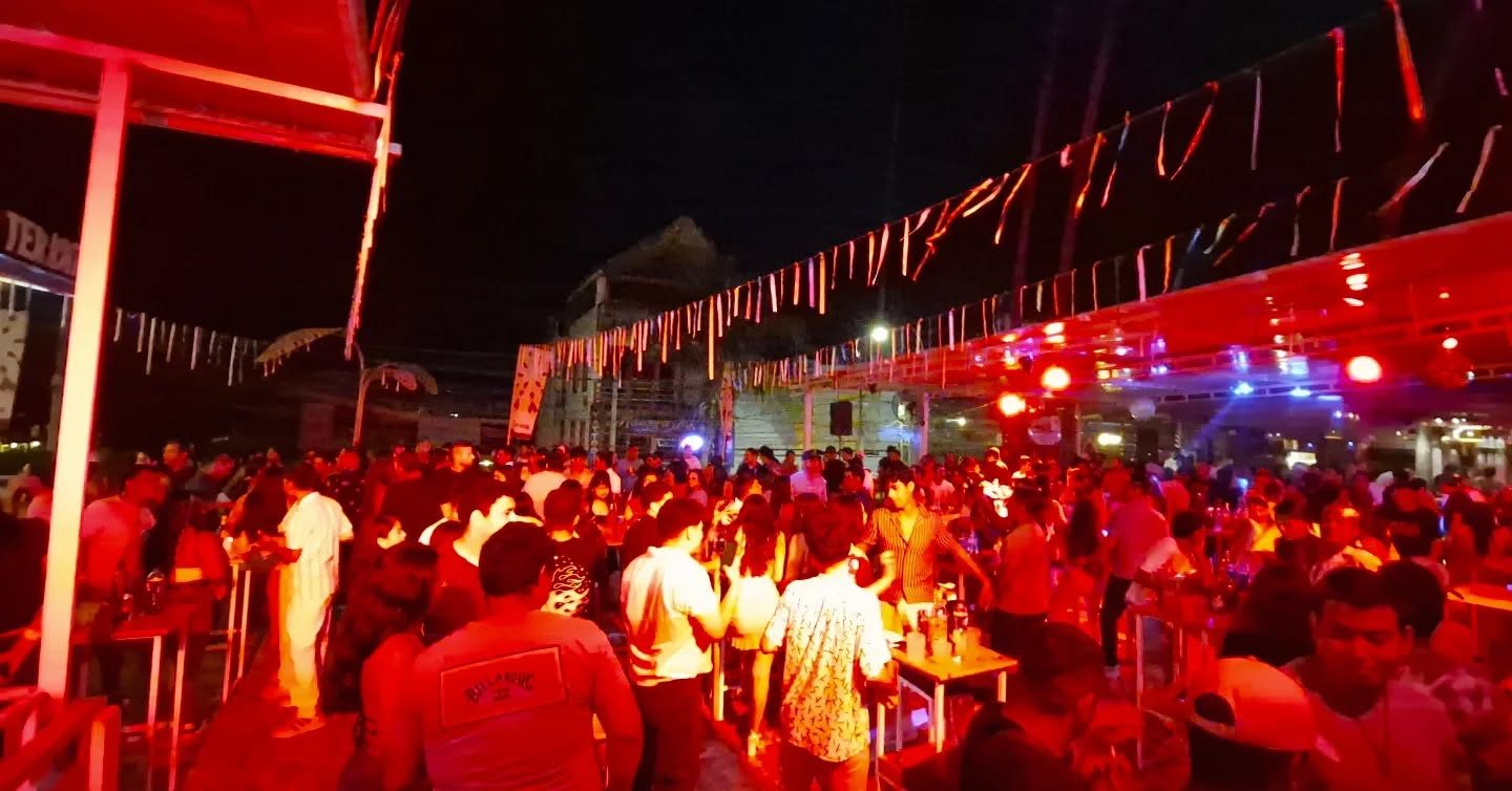 Fiesta de noche en Terrazas Casablanca, Máncora